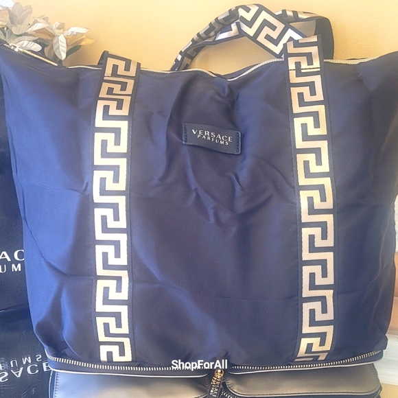 Versace - Picture 4 of 15